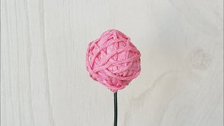Букет из конфет.  Шарики из гофрированной бумаги