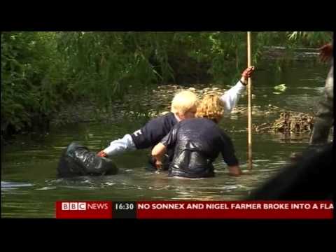 Boris Johnson falls in the water ( BBC