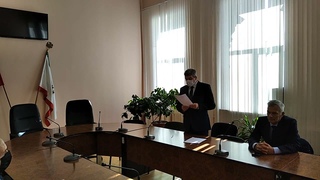 Ярцево горсовет . Единороссы не хотят работать, глава района отдыхает в Турции