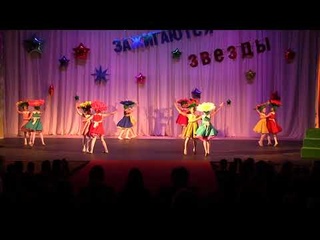 Выступление Образцового Театра Моды и Танца “Преображение“ - коллекция “Вальс цветов“