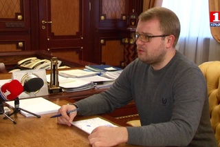 В Совете министров Республики Крым буквально полчаса назад закончились экстренные совещания руководителей ключевых министерств