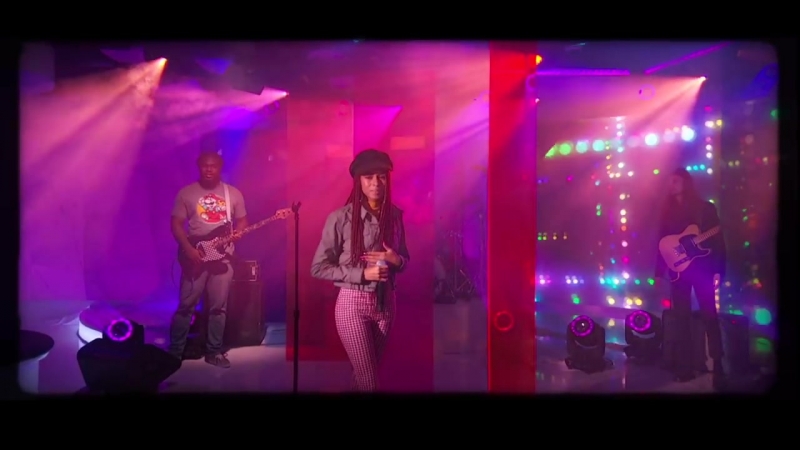 Ravyn Lenae Sticky ( Live TRL Weekdays At