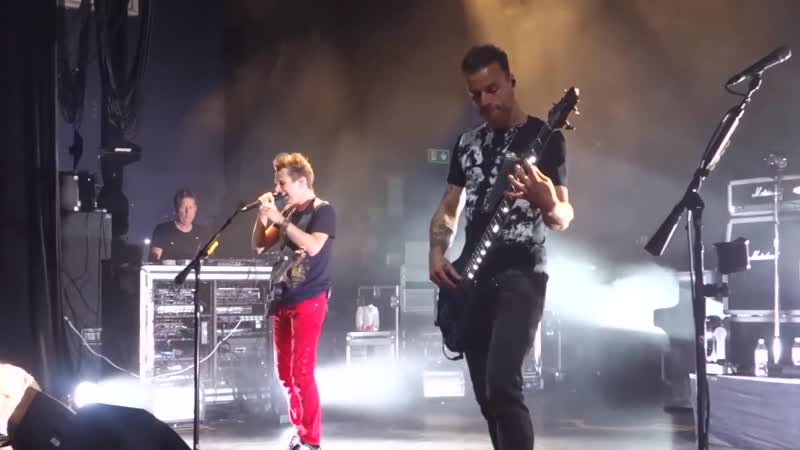 Muse Easily live at Shepherd s Bush Empire