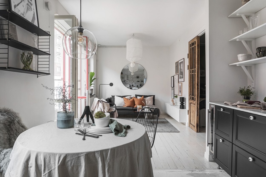 Какой вариант интерьера больше нравится: 1 (сканди) или 2 (яркий)?