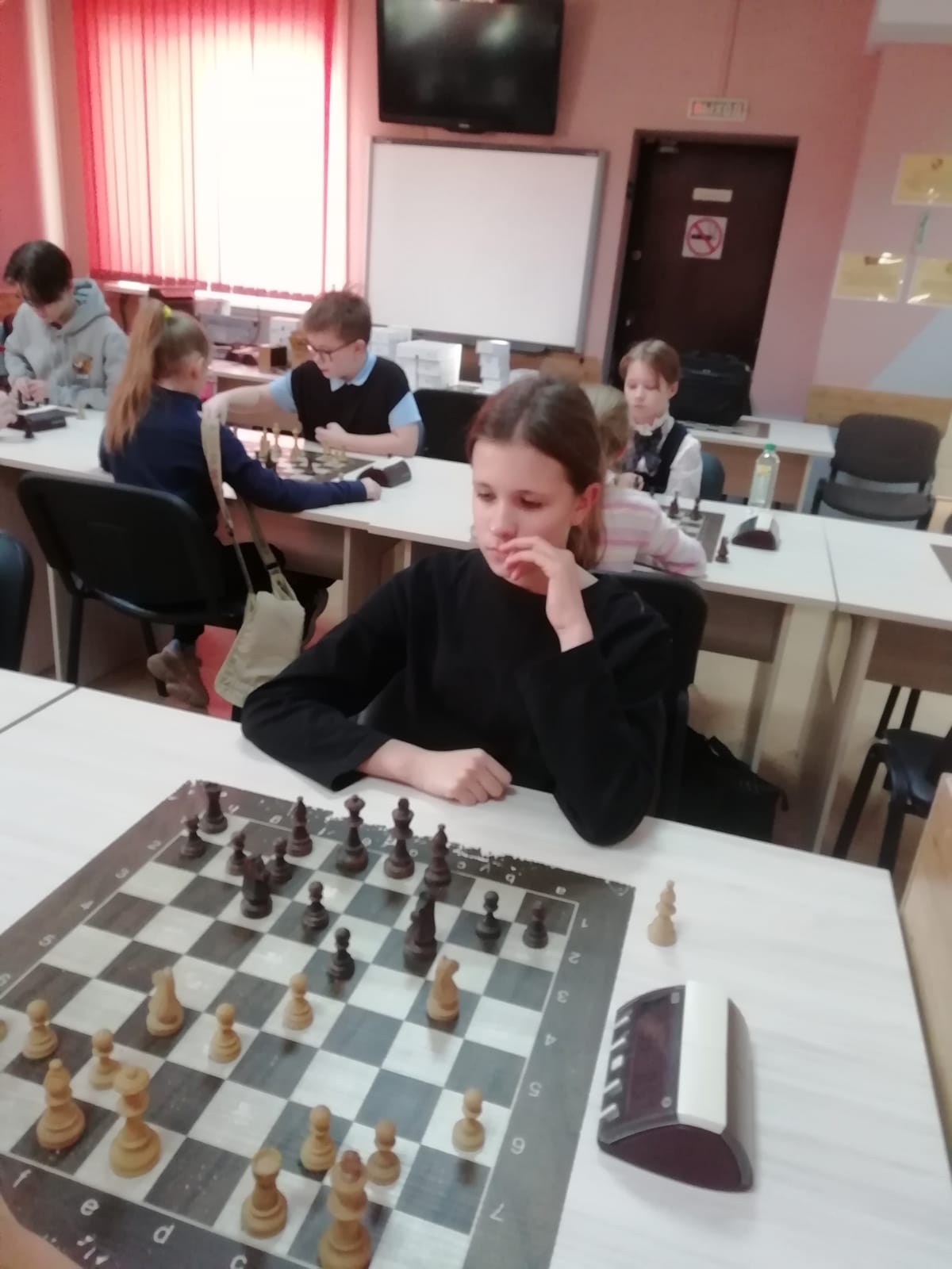 Клубы по месту жительства 9 декабря 2023 года в Городском шахматном клубе им. М.И. Найдова прошел предварительный этап муниципальных открытых Всероссийских соревнований по шахматам «Белая Ладья-2024» среди команд общеобразовательных организаций