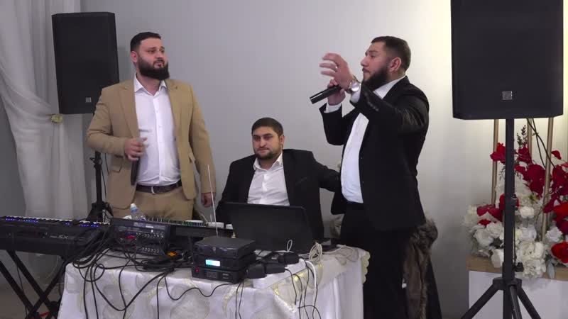 Золотой Мэкэщи и Владик Пипери.