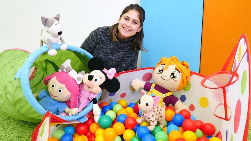 Ayşe oyun alanı kuruyor Top havuzu ve
