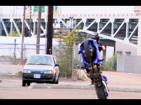 MOTORCYCLE STUNTS CRAZY IN SEATTLE CHAPTER 1 TRICKS CRASH